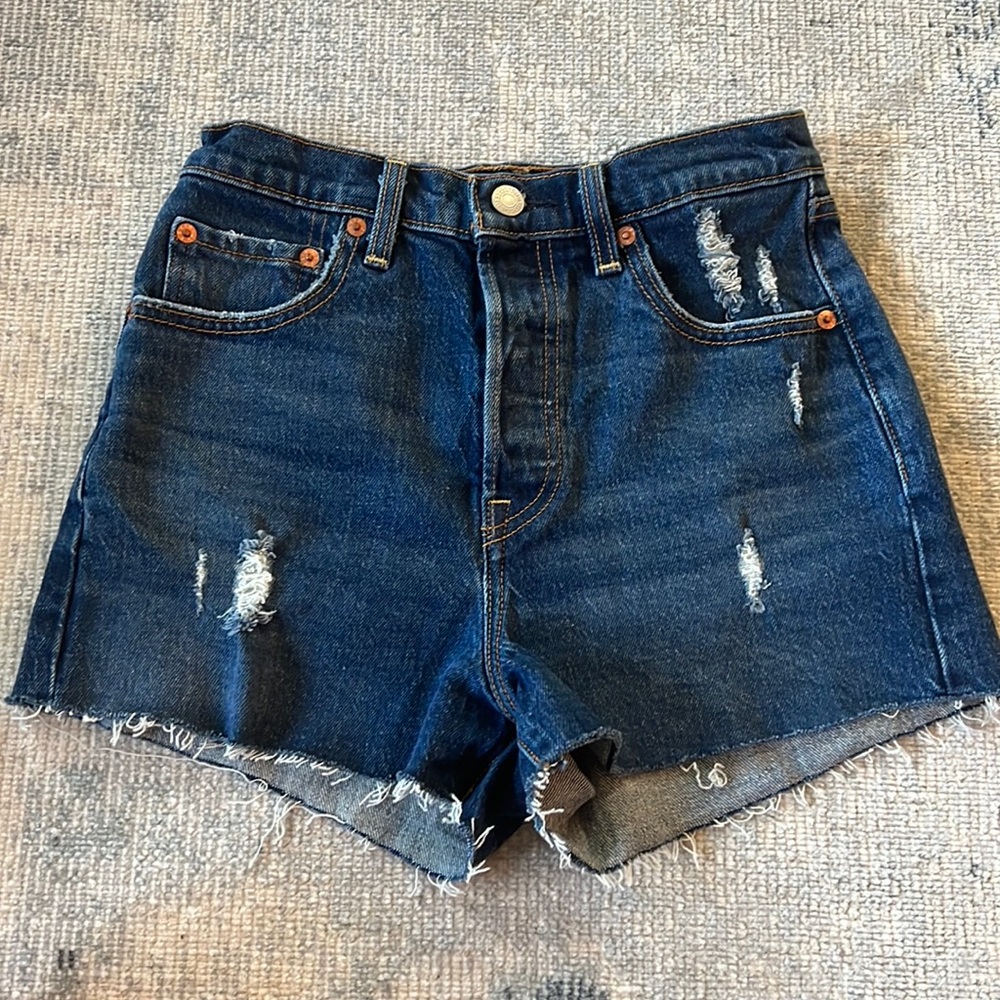 Levi’s Ribcage Shorts
